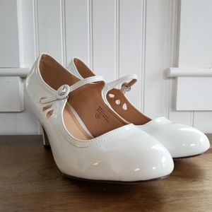 Women's Round Toe Mary Jane Style Pumps